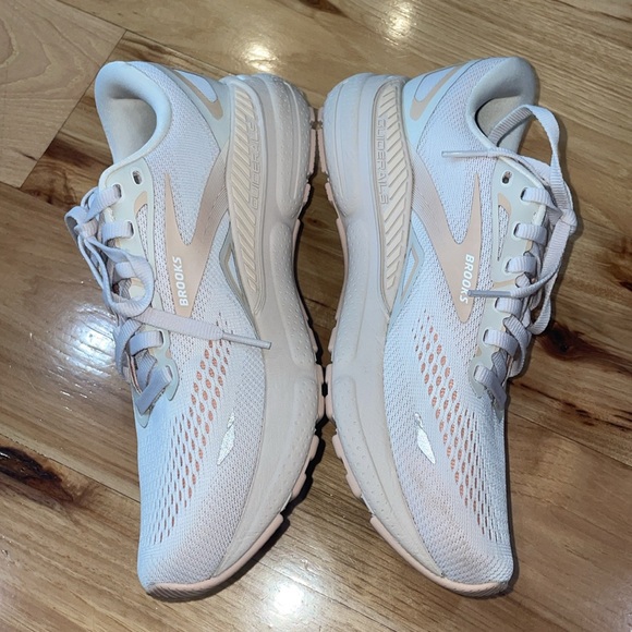 Brooks adrenaline GTS 23 running shoes Crystal grey villa white sz 7.5 - Picture 3 of 10